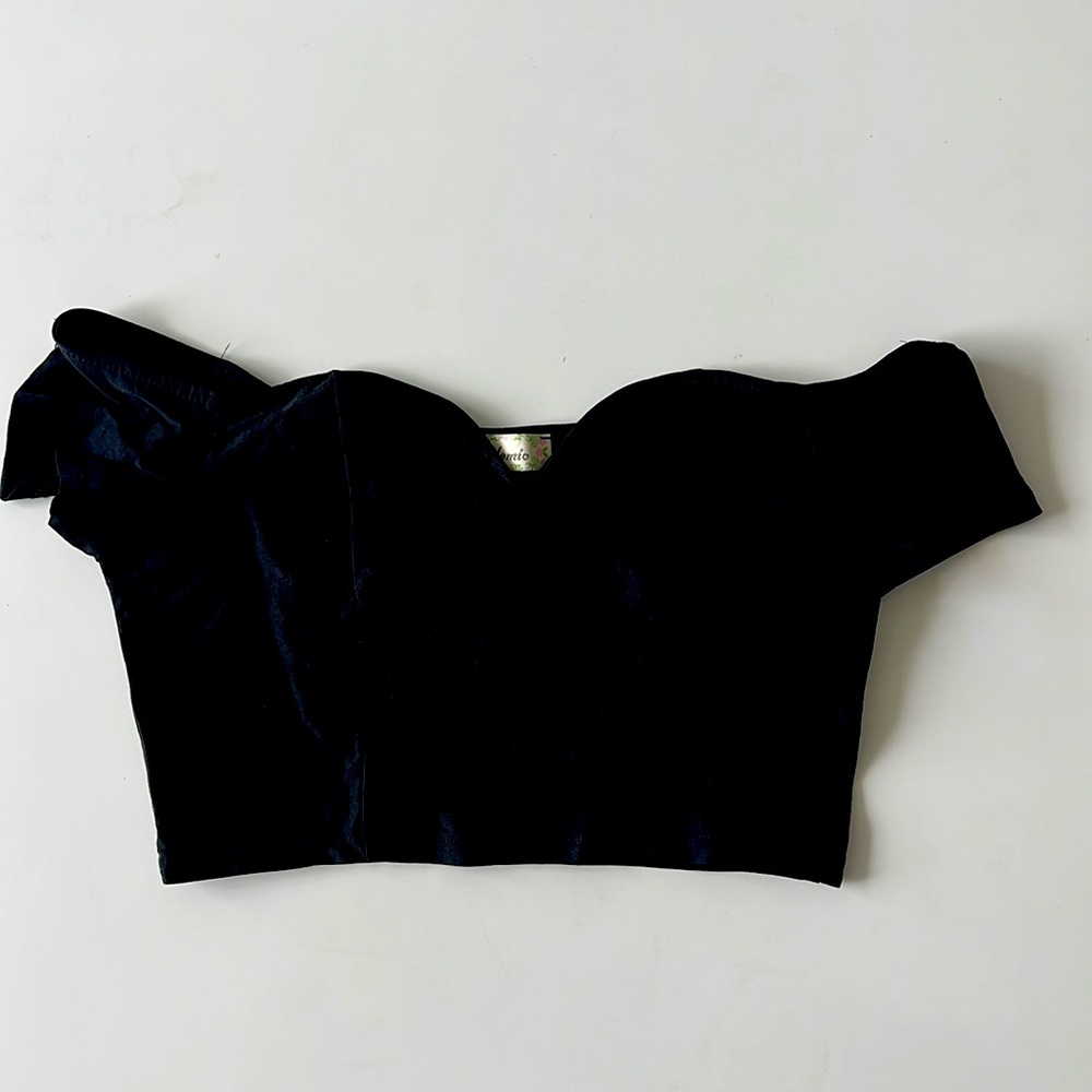 Black Sweetheart Neck Off Shoulder Crop Top